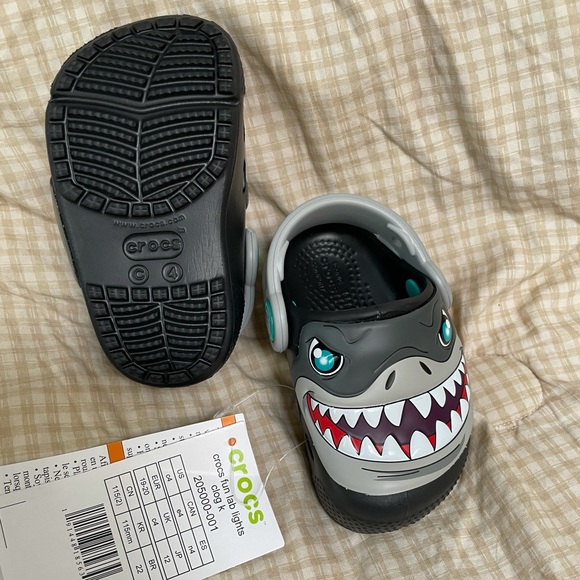 Shark crocs - Picture 2 of 2